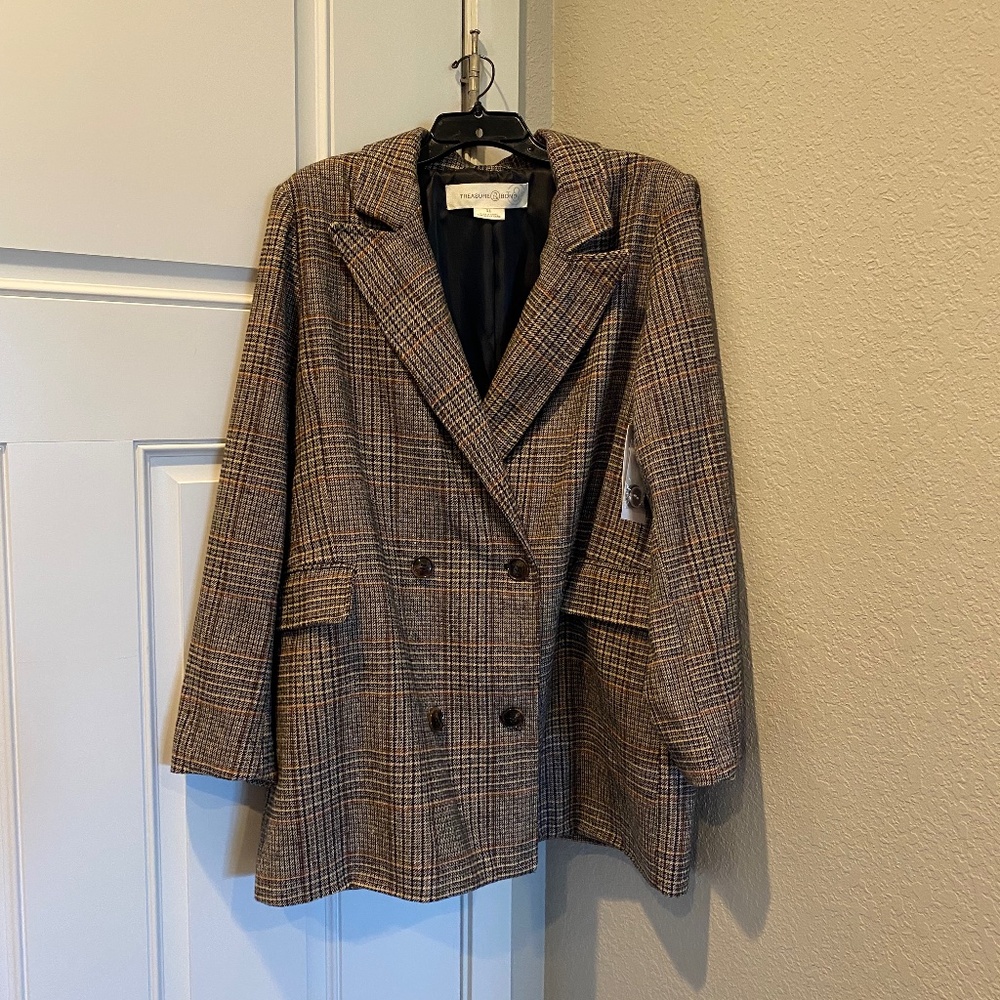 Treasure and bond blazer